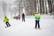 Sívakáció Sugásfürdőn: hosszabbított nyitvatartással várják a sízőket